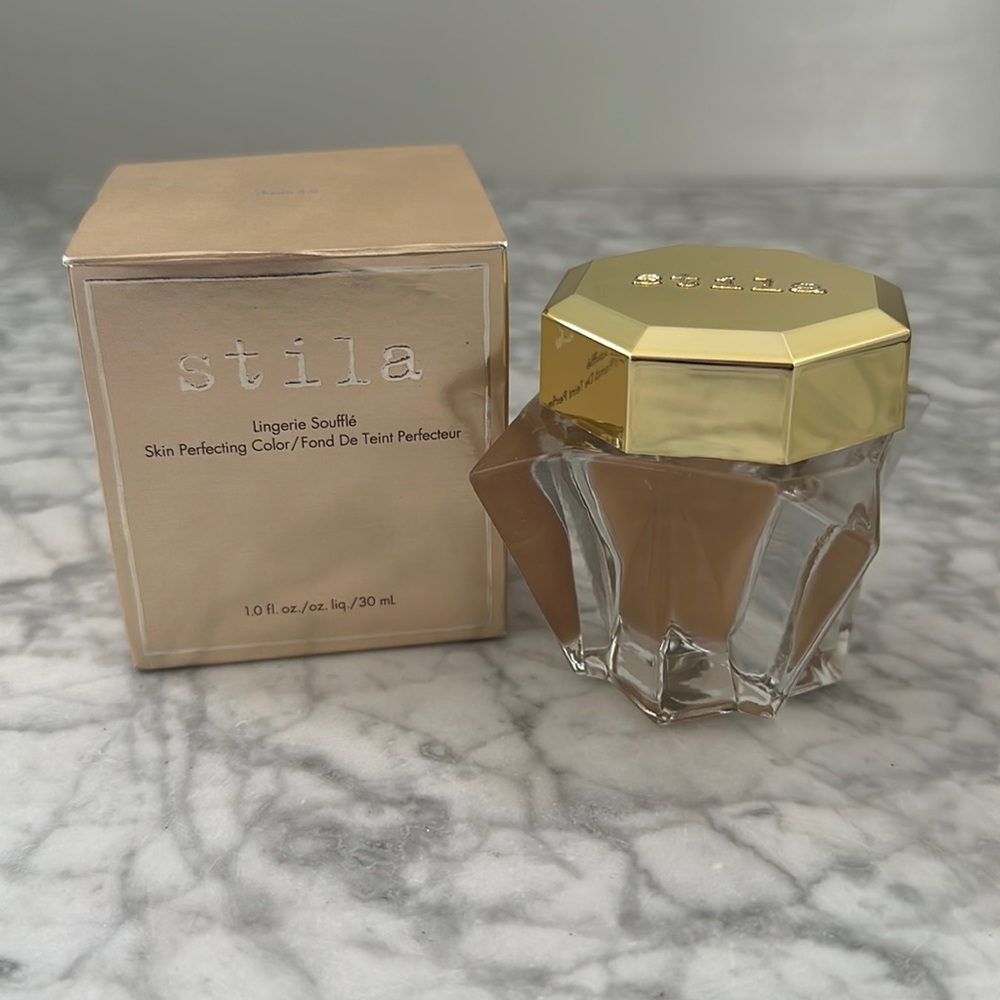 Stila Lingerie Soufflé Skin Perfecting Color in Shade 4